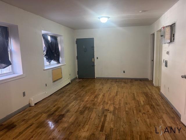 Foto del edificio - 3 bedroom in BRONX NY 10458