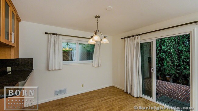 Building Photo - 465 Chiquita Ave