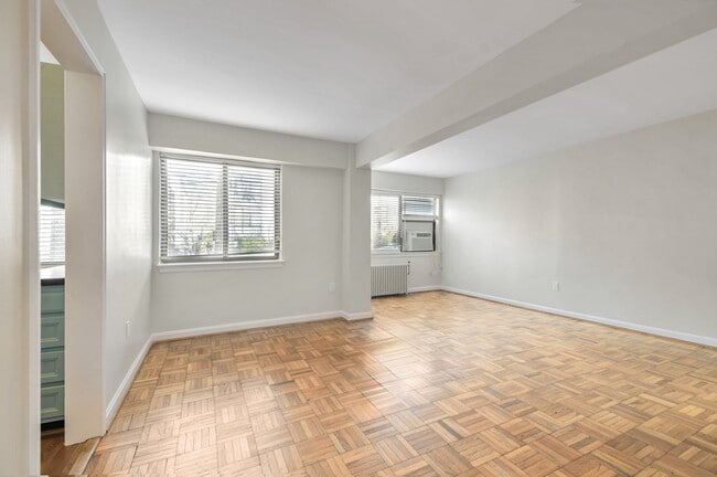 Foto del edificio - 3901 Tunlaw Rd NW