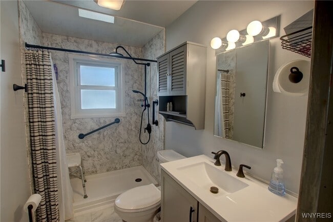 Building Photo - 190 W Elmview Ave