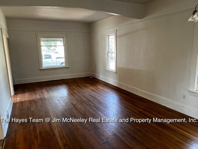 Foto del edificio - 2 br, 1 bath House - 6424 N. Burrage Ave.