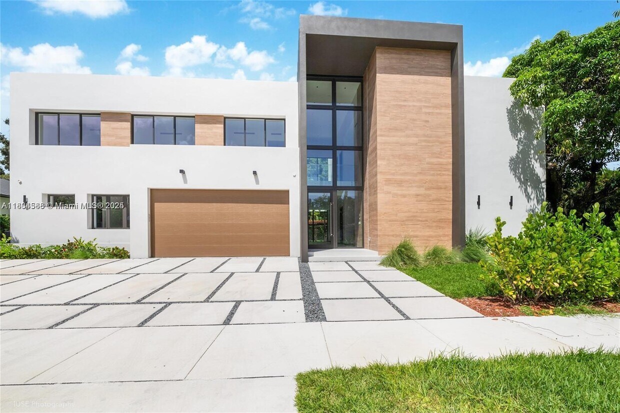 Primary Photo - 8000 SW 62nd Ct