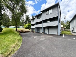 Building Photo - 4465-4469-4469 SW Garden Home Rd