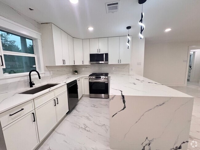 Building Photo - 20156 Russell Dr