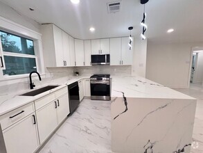 Building Photo - 20156 Russell Dr