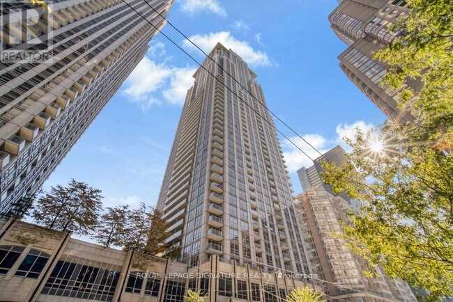 Photo du bâtiment - 761-1761 Bay St.