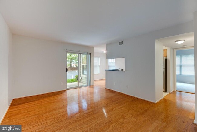 Building Photo - 1727 Ascot Way