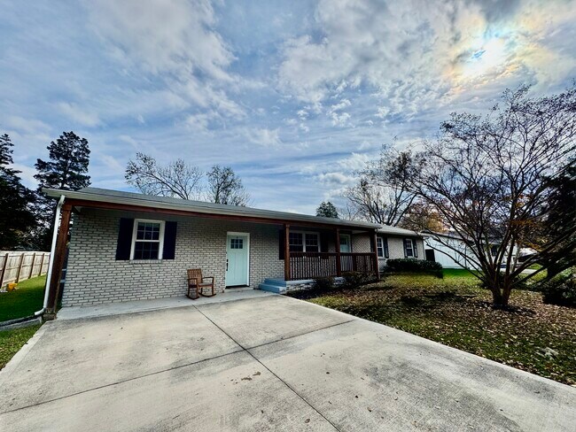 Foto del edificio - 824 Noragate Rd