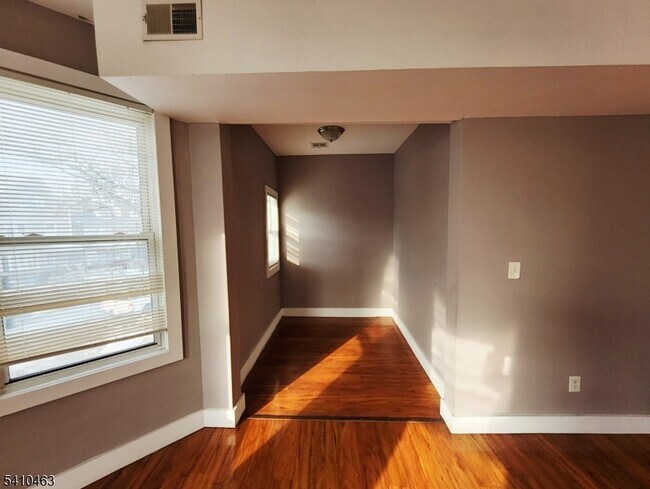 Foto del edificio - 146 Hollywood Ave