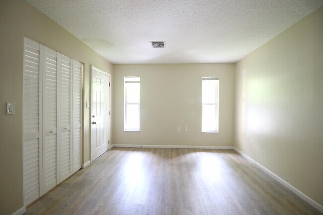 Building Photo - 9241 Silverthorne Dr