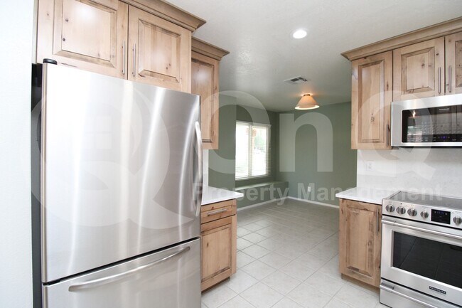 Building Photo - 4234 E Tanglewood Dr