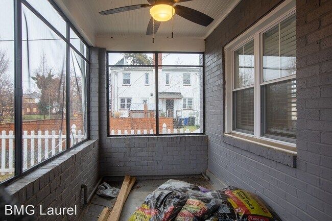Building Photo - 2 br, 2.5 bath House - 3363 Clay St NE