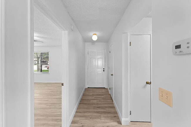 Building Photo - 2136 Derringer Cir W