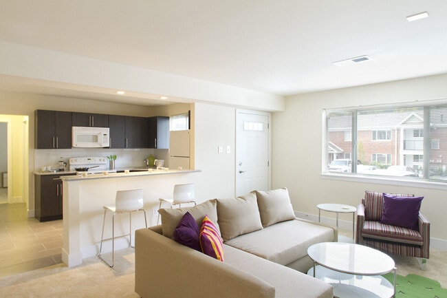Building Photo - Knightsbridge Apartments