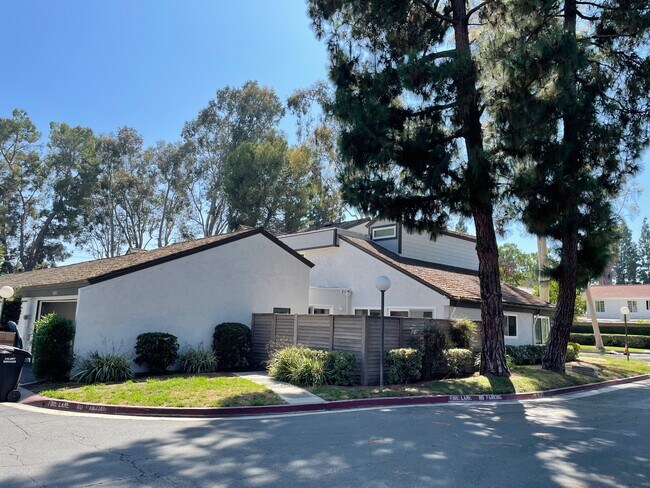 Building Photo - 16503 Littleriver Ln