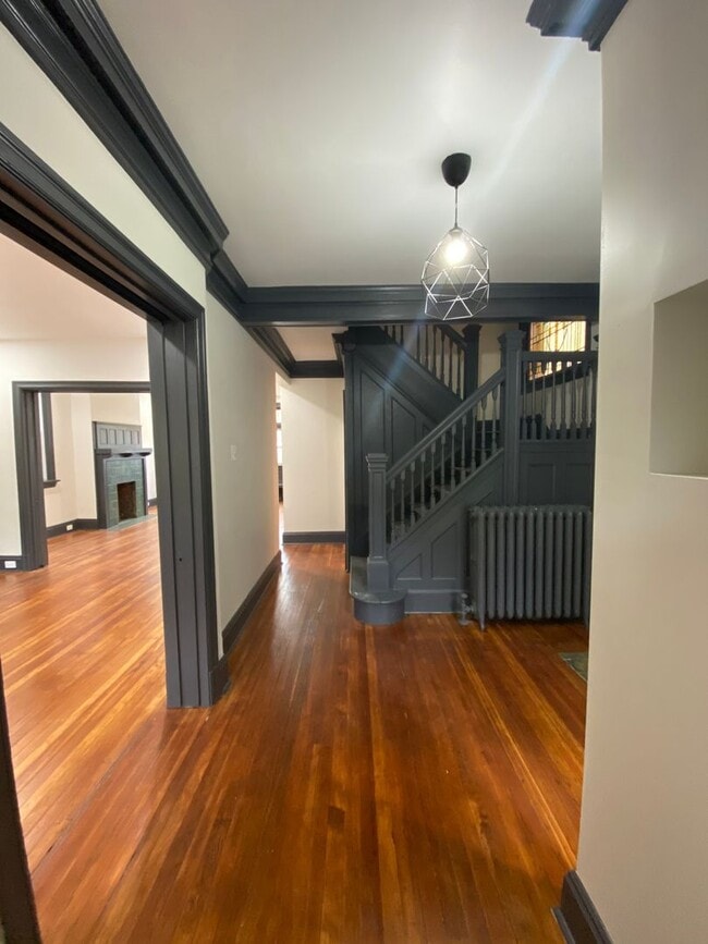 Building Photo - MODERN 5 BEDROOM IN THE HEART OF MORNINGSI...
