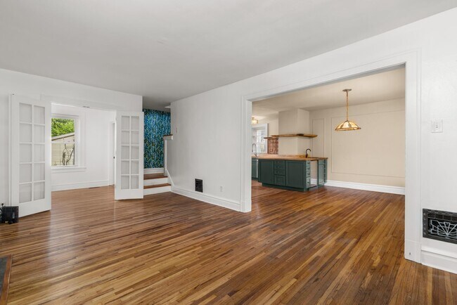 Foto del edificio - Gardener's Dream! 3-Bedroom, 1.5-Bath Home, Steps away from Tower Grove Park