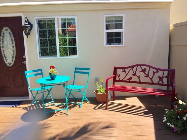 Front patio sitting area - 1348 S Curson Ave
