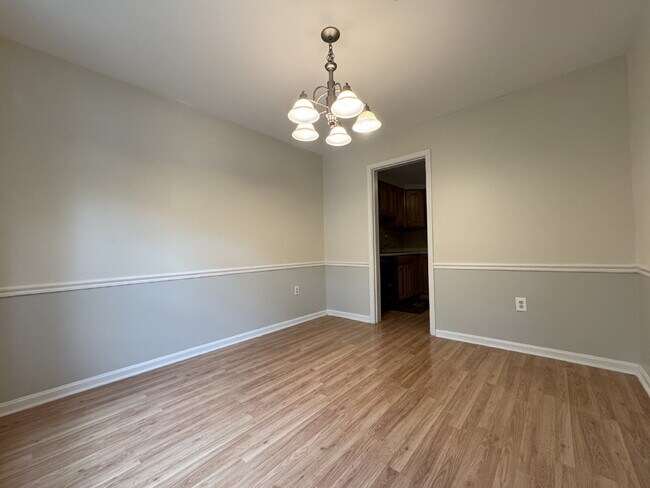 Foto del edificio - Delightful End-Unit Townhome in Courts of ...
