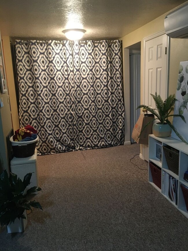 Building Photo - 443 S State St