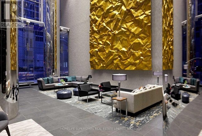 Building Photo - 10 York St