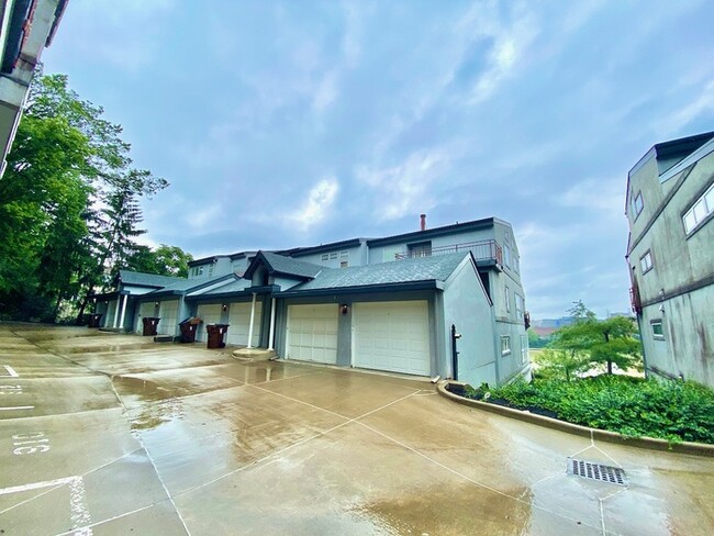 Building Photo - Breathtaking Views in Covington!