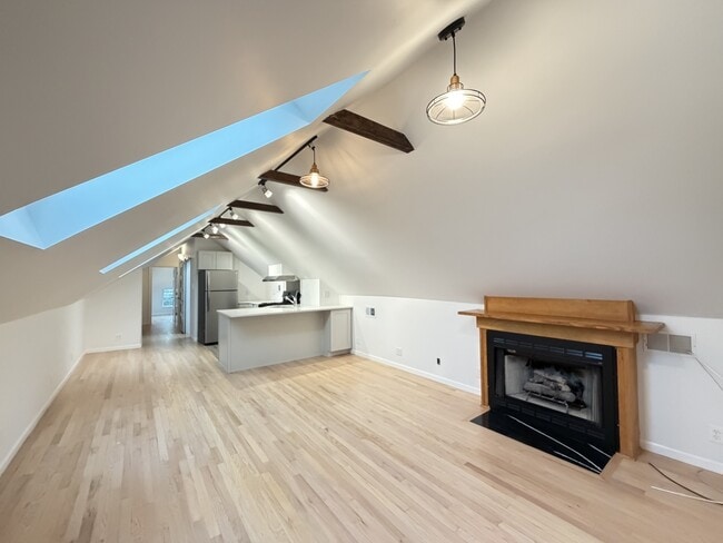 Building Photo - 1416 N Bosworth Ave