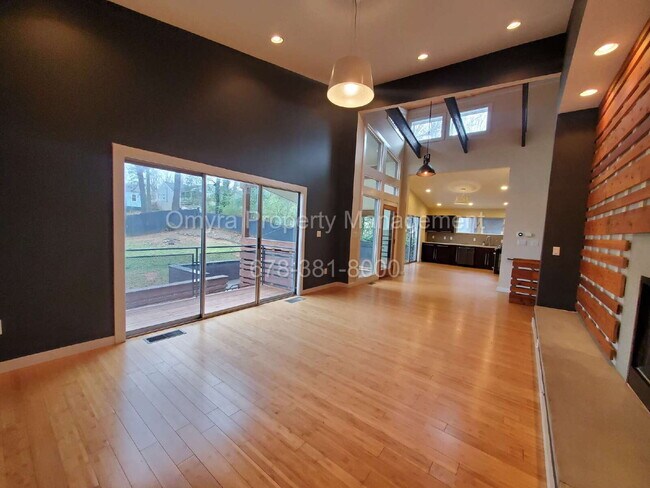 Foto del edificio - Luxurious 4 bedroom house in Atlanta!
