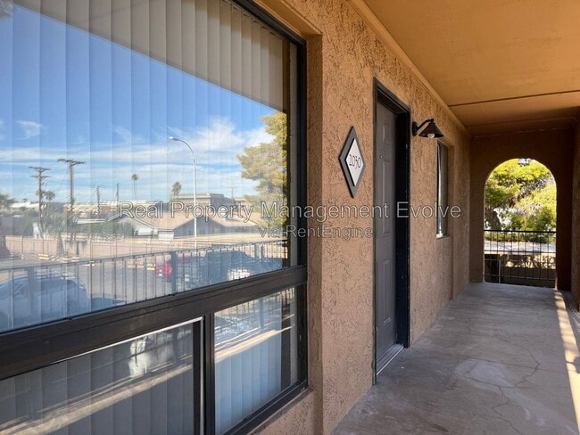 Building Photo - 7110 E Continental Dr