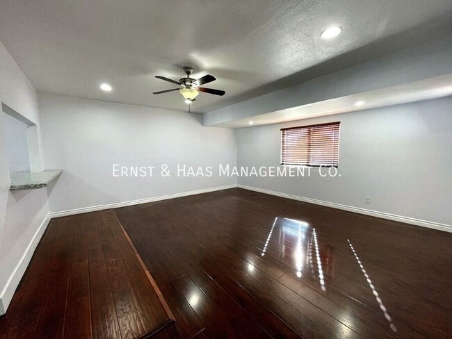 Building Photo - 1341 W School St