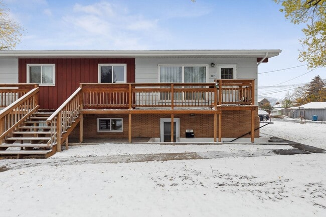 Building Photo - Knowles Properties