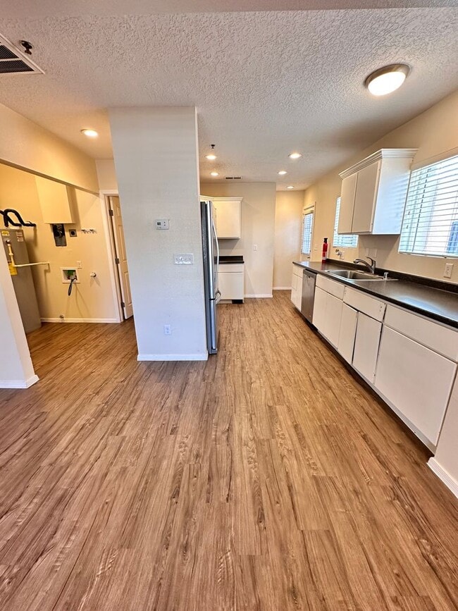 Building Photo - 1808-1810 Gold Ave SE