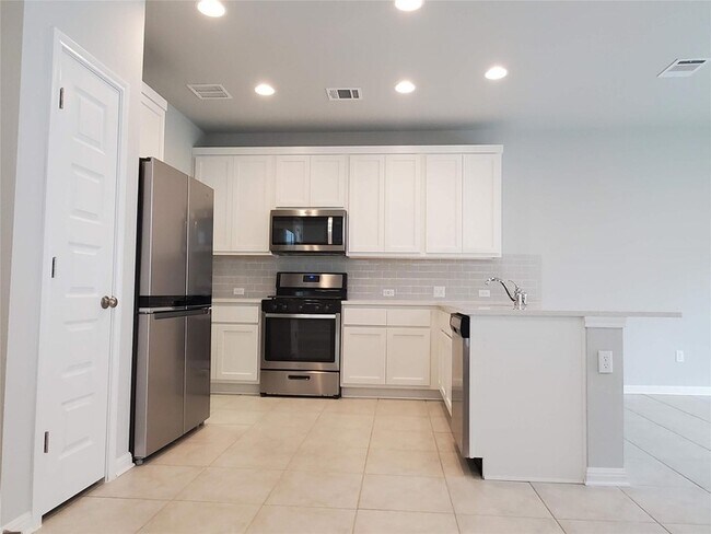 Building Photo - 1717 Fountain Bridge Dr