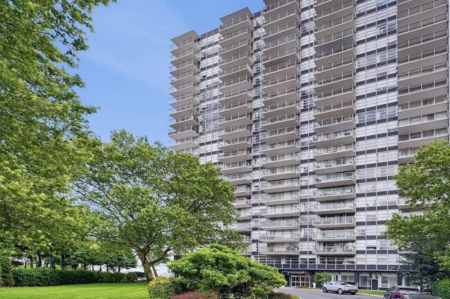 Foto del edificio - 6050 JFK Blvd E