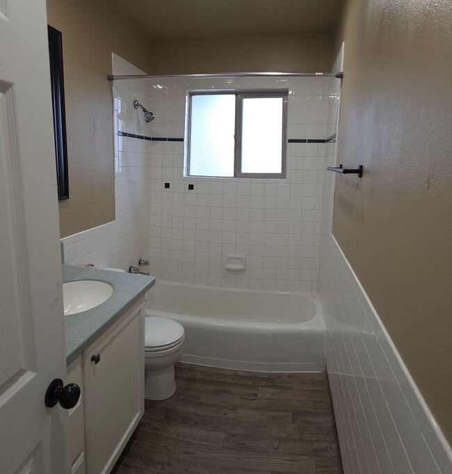 Building Photo - 3 bed, 2 bath Single Family home out by Hibbard