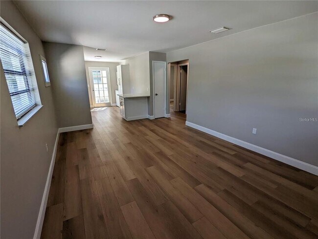 Foto del edificio - 1920 Springtime Ave