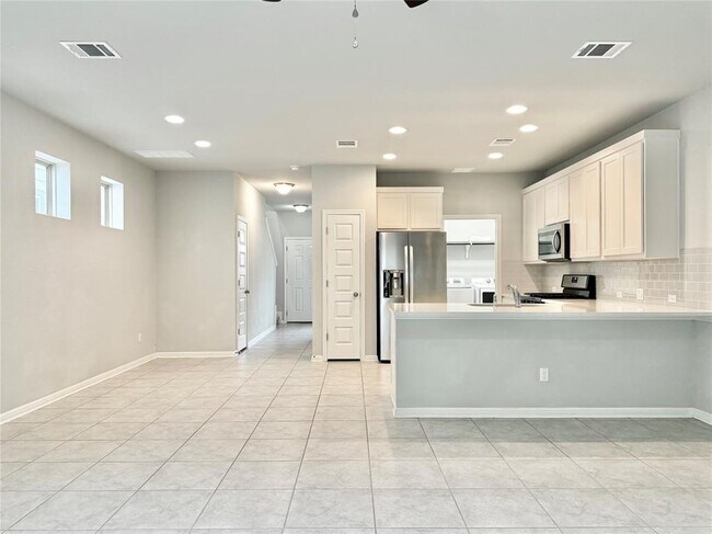 Building Photo - 2105 Arendale Dr