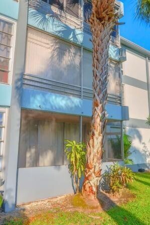 Foto del edificio - 8351 Sands Point Blvd