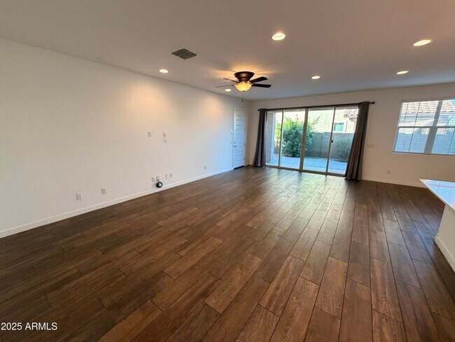 Foto del edificio - 9912 E Tahoe Ave