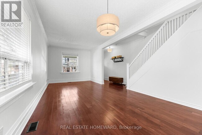 Photo du bâtiment - 93 Newmarket Ave