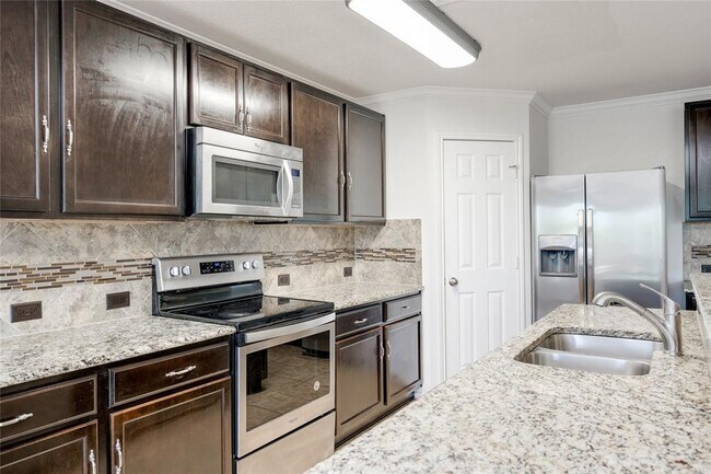 Foto del edificio - 5701 Cass Ct