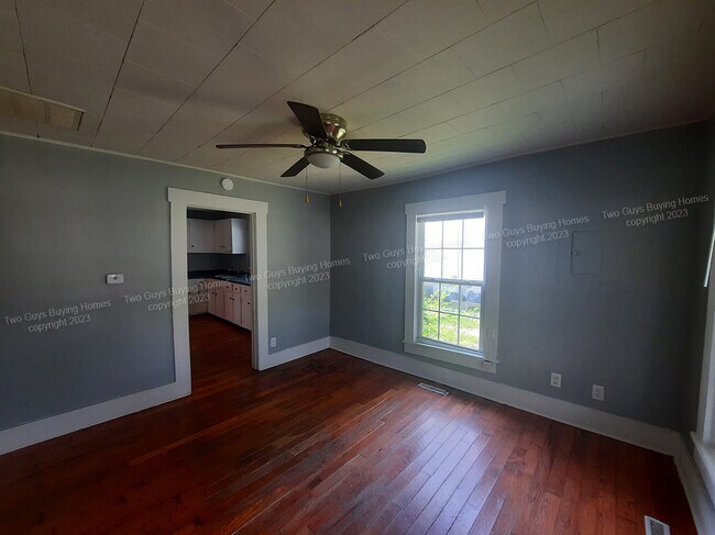 Building Photo - 1316 N Marion Ave