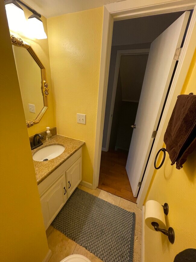 Piso principal Cuarto de baño - 1145 S Oneida St