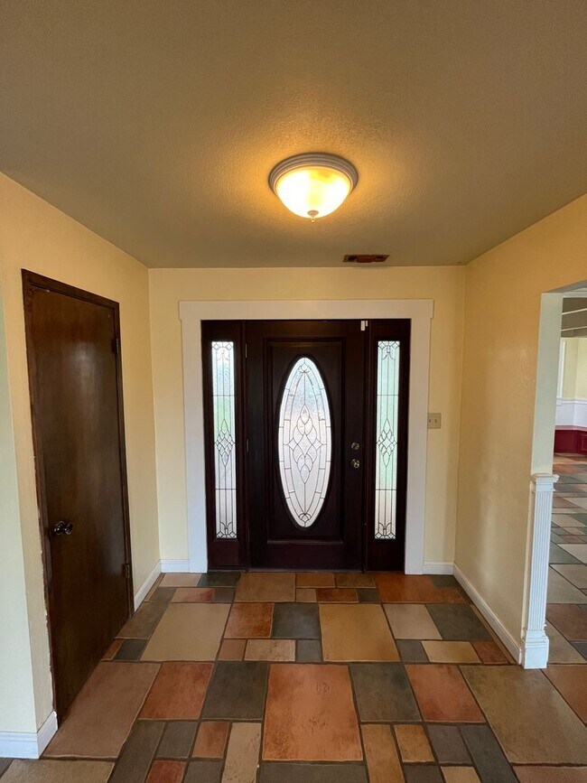 Foto del edificio - PRIVATE SHOWING ONLY! Country home availab...