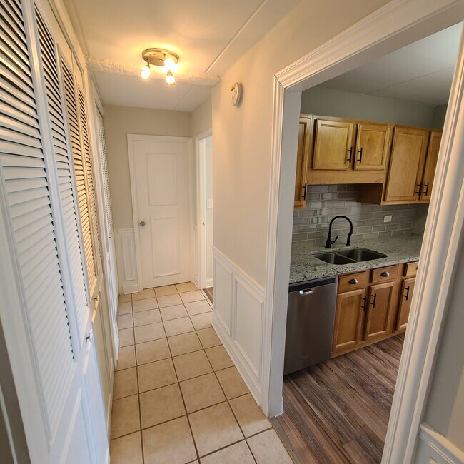 Foto del edificio - 225 S Rohlwing Rd