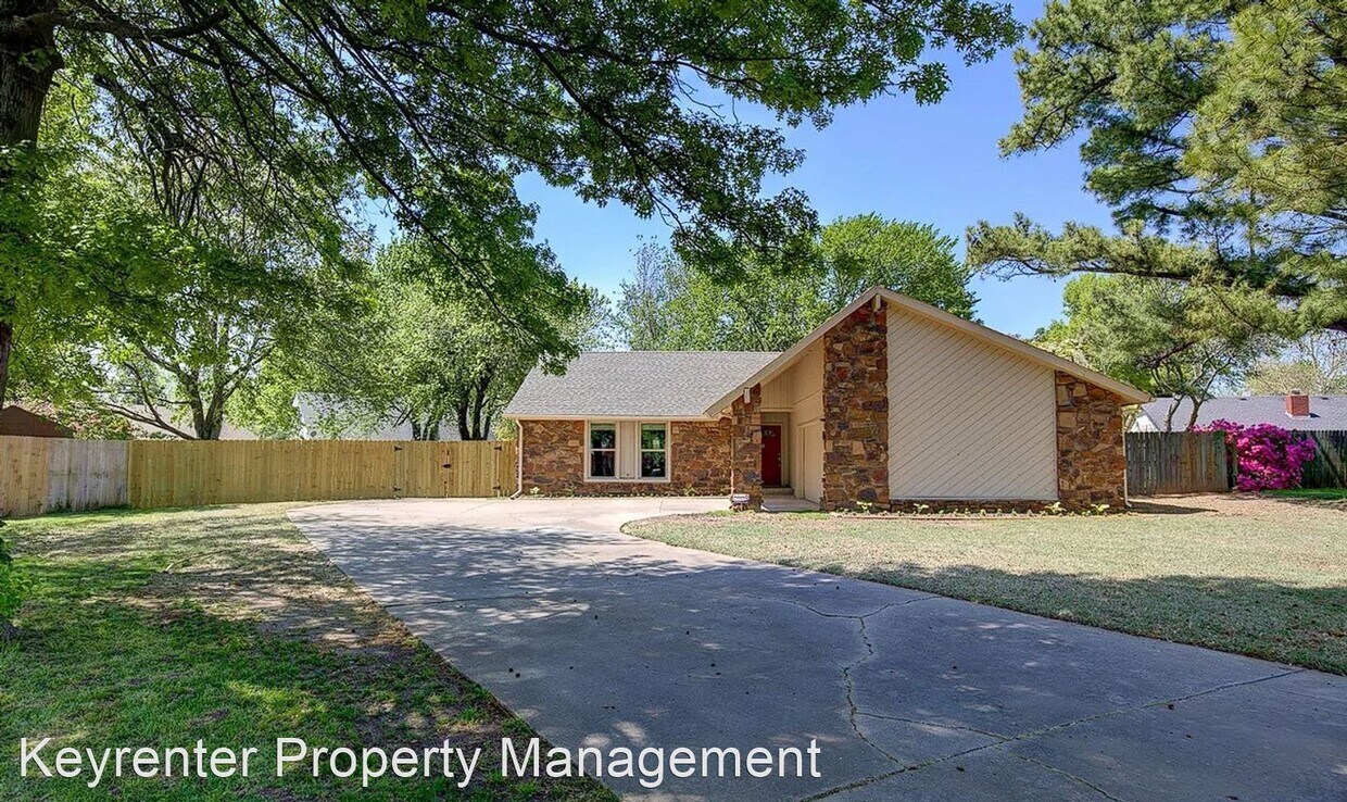 Primary Photo - 3 br, 2 bath House - 121 W Hot Springs Ct