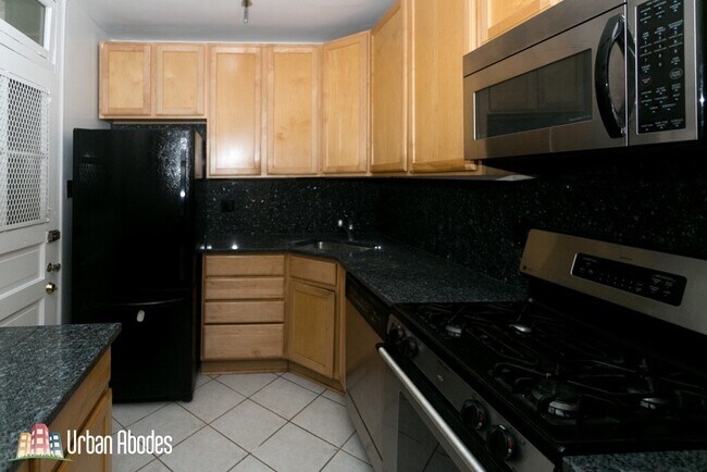 Building Photo - 4515 N Wolcott Ave
