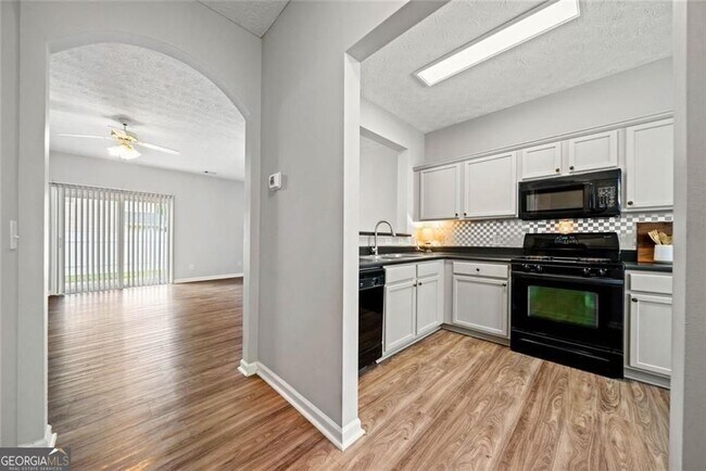 Foto del edificio - 801 Old Peachtree Rd NW