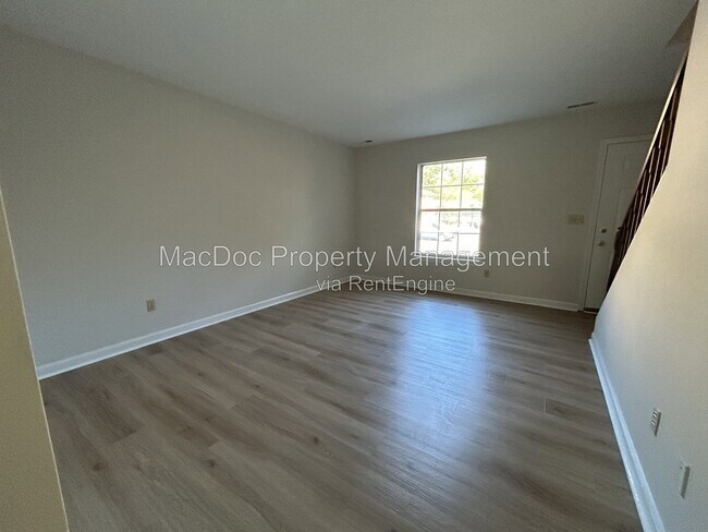 Foto del edificio - 16134 Clarence Ct