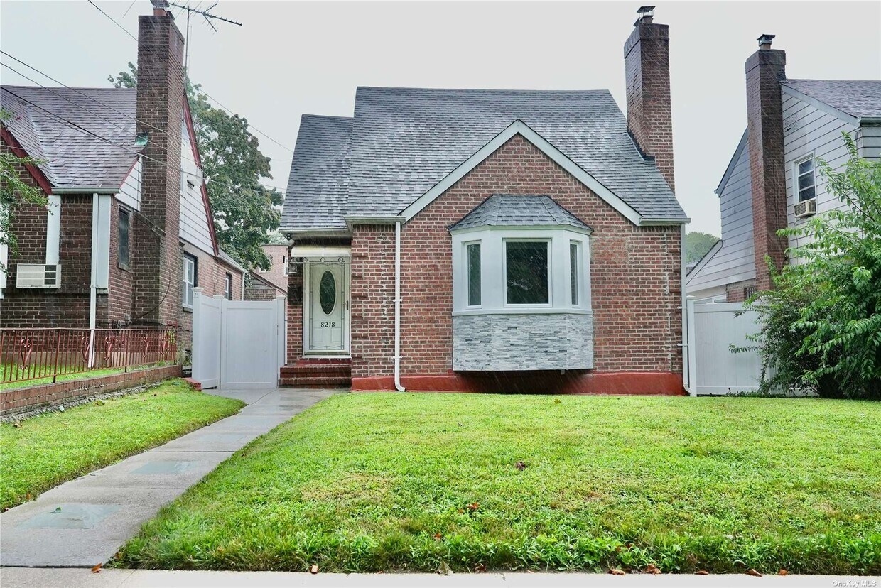 Primary Photo - 82-18 168th St